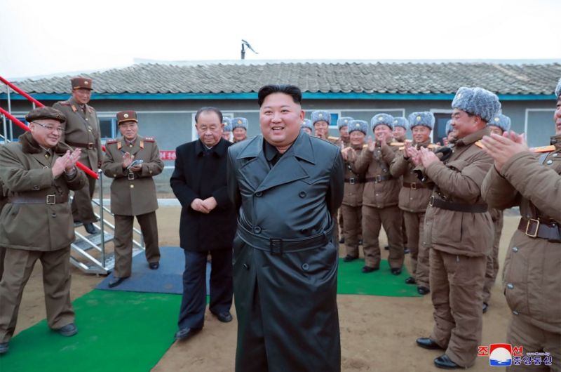 Észak-Korea szerint a japán kormányfő tökéletes agyalágyult