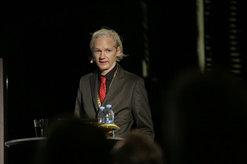 Julian Assange életéért aggódnak az orvosok – belehalhat a börtönbe
