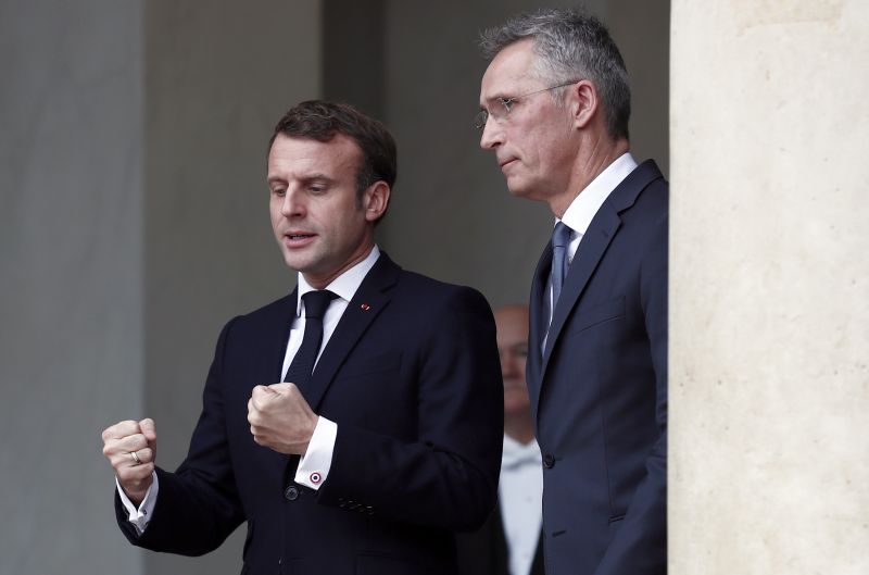 Macron örül a balhénak, amit ő robbantott ki a NATO-ban