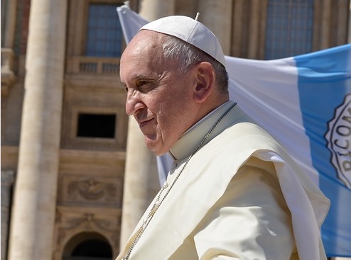 "Kereszténynek lenni tilos és bűncselekmény" – Ferenc pápa halottak napi misét mondott