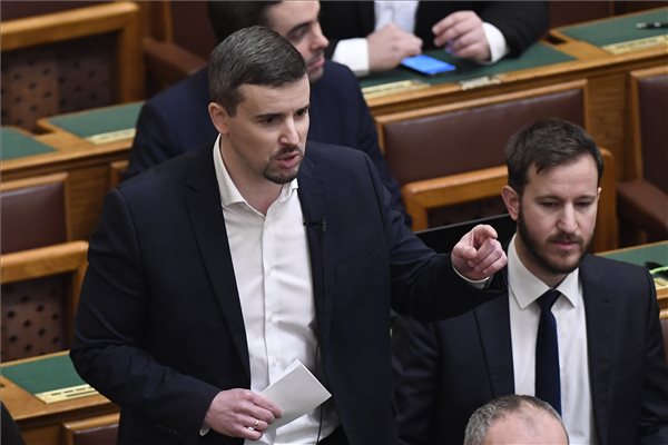 "Azonnali, 15 százalékos béremelést" adna a Jobbik a fiataloknak