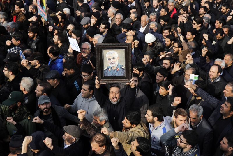 Ezrek kísérték utolsó útjára likvidált iráni tábornokot
