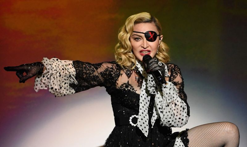 Madonna ennél nagyobb tahó már nem lehetett volna