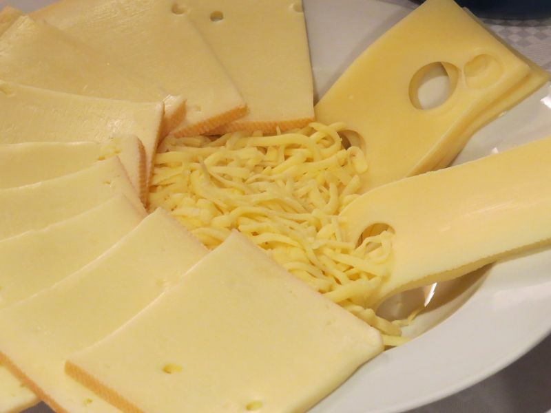 Eltűnnek a hazai boltokból a közismert trappista sajtok