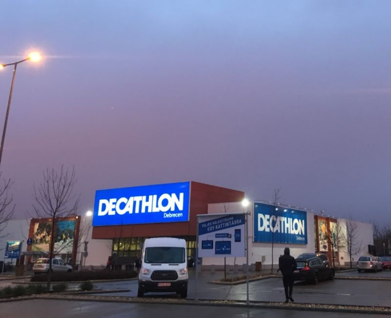 Nem nyitottak ki a Decathlon Magyarország áruházai