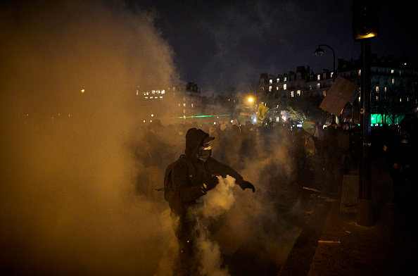 A francia rendfenntartók nem használják többé a robbanó könnygázgránátot