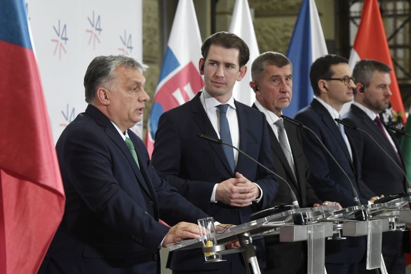 Orbán: Ausztriával a migráció kérdésében egy cipőben járunk