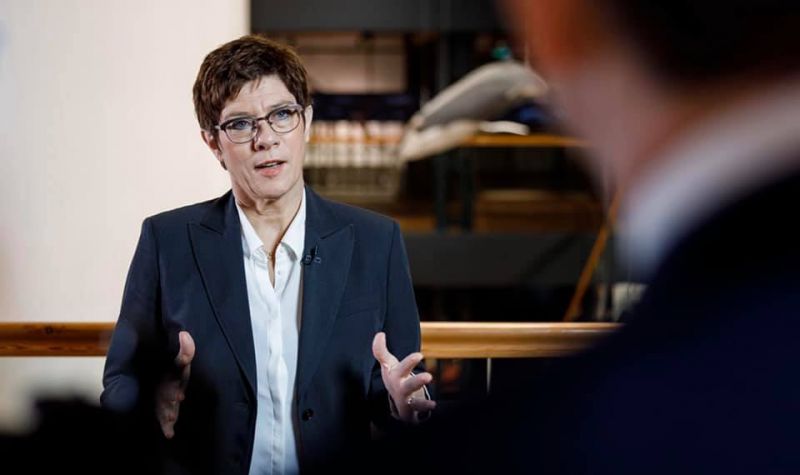 A német védelmi miniszter keményen beleszállt a nyugati hisztibe