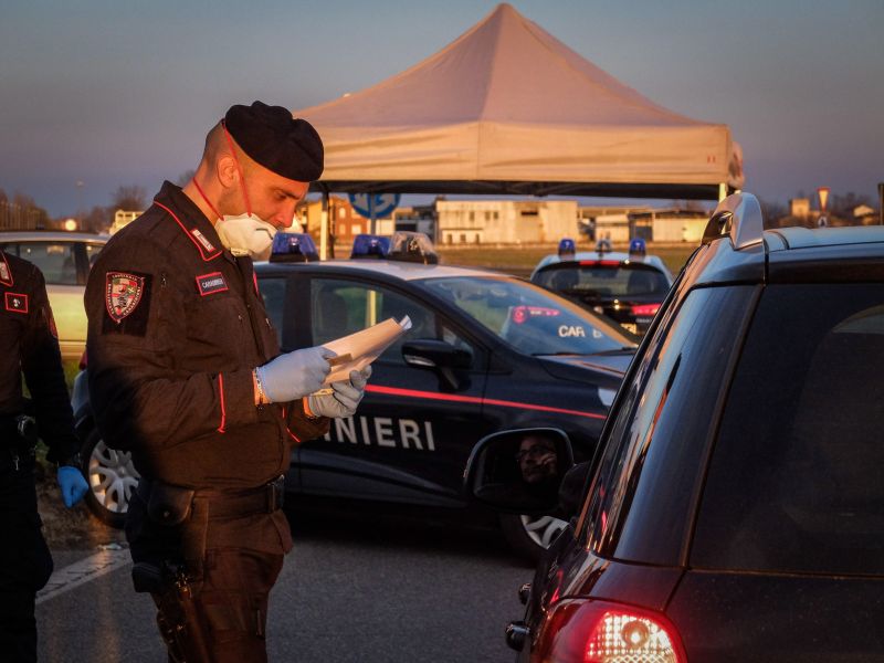 Megkezdték Észak-Olaszország rendőrségi lezárását