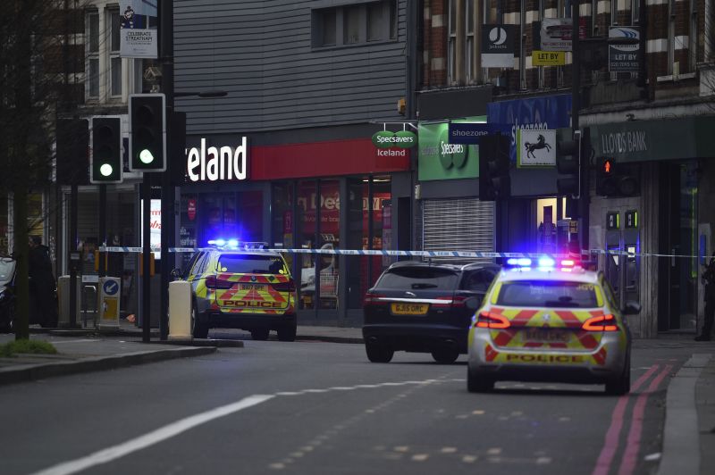 Terrorcselekményekért elítélt támadó késelt Londonban