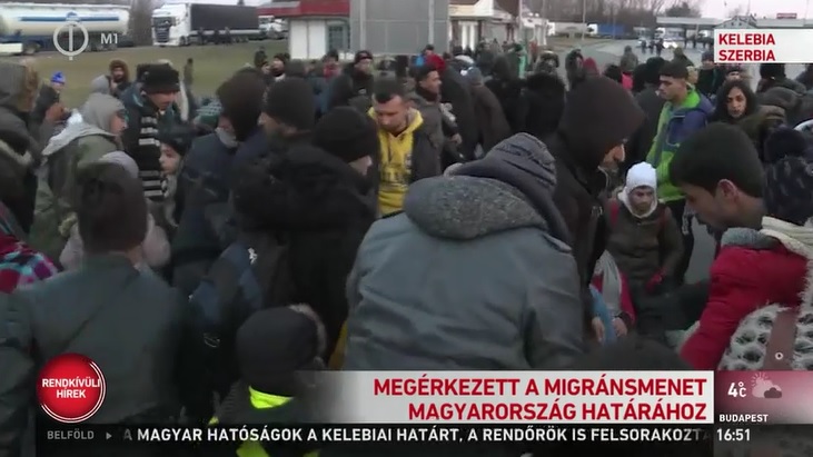 M1: "Migránsmenet ért a magyar határhoz"