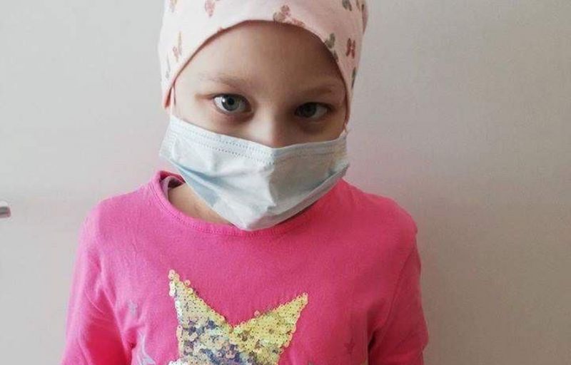 Szívszorító: Gyűjtést szerveznek az agydaganattal küzdő 11 éves lánynak – segítsen ön is!
