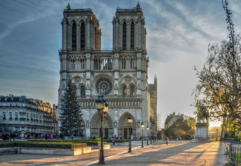 Ideje volt: végre elkezdték felújítani a leégett Notre-Dame-ot – ennyibe fog kerülni