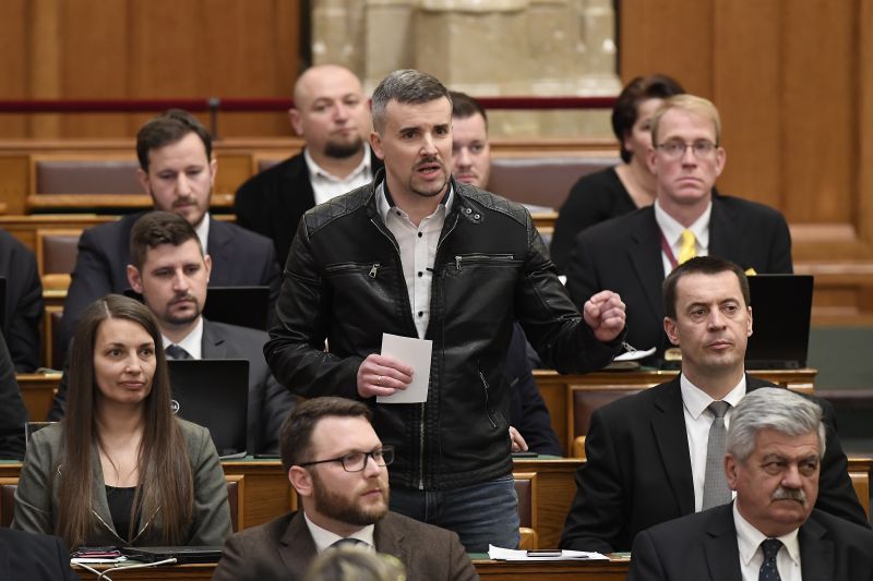 Tovább aprózódik a Jobbik, újabb fontos ember lépett ki a pártból