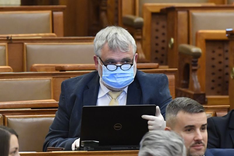 WHO: Ha nem beteg, ne viseljen maszkot