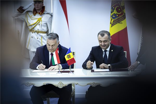 Orbán tanácsa Moldovának: jobb az EU-n belül lenni, mint kívül