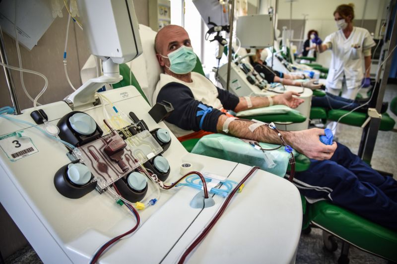 Olaszországban az egészségügyet is tizedeli a járvány: körülbelül száz orvos halt meg