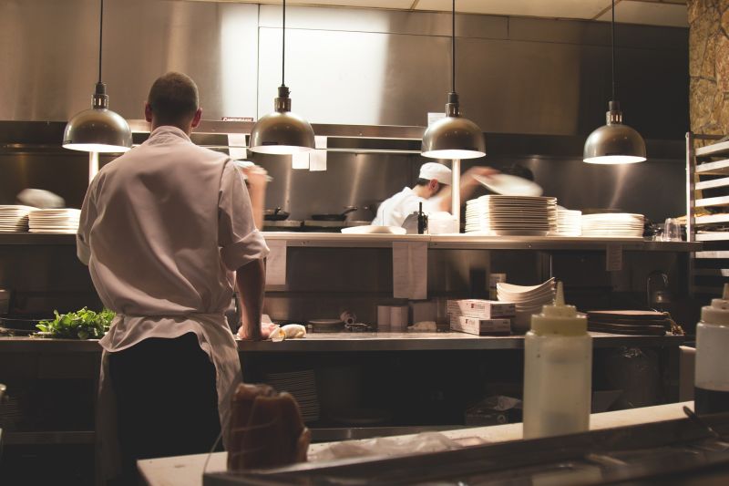 Vírus: a francia sztárséf szerint biztonságosabb étteremben enni, mint otthon