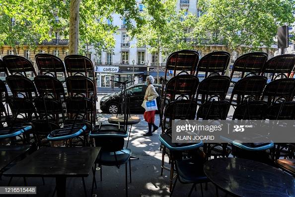 Párizsban teljes utcákat foglalhatnak el a kávéházi teraszok
