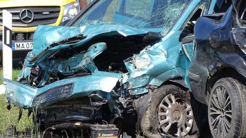 Sokkoló fotók a tiszakécskei halálos balesetről: nehéz elfelejteni az egymásba csapódott autók látványát