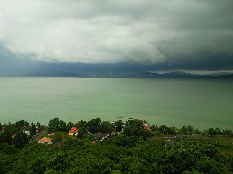 Elsőfokú viharjelzés van kiadva a Balaton teljes területére