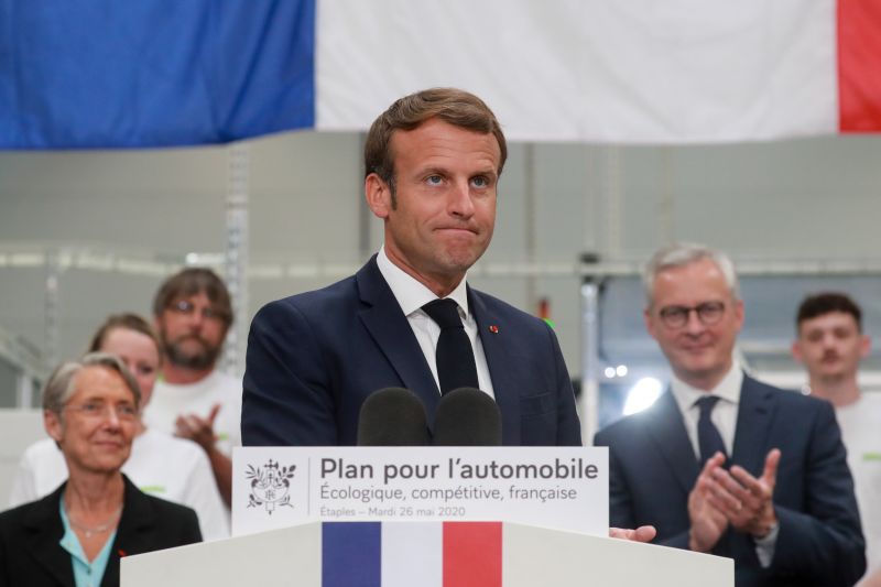 Végre elárulta a francia elnöki hivatal, hogy lemond-e Macron