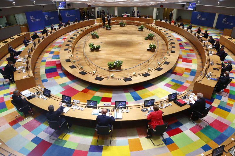 EU-csúcs: nincs még megállapodás, hétfőn is folytatódik az uniós csúcstalálkozó
