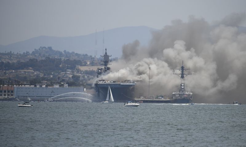 Nagyon nagy baj lesz, ha a lángok elérik az égő amerikai hadihajó üzemanyagtartályait