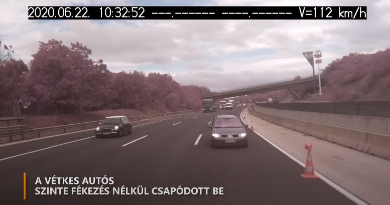 Szinte fékezés nélkül hajtott bele a Magyar Közút járművébe egy autós – videó