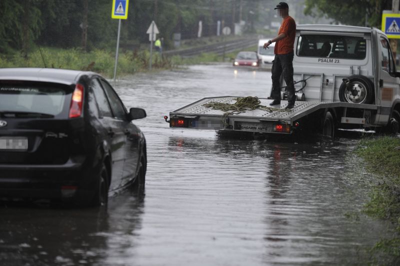Megint lecsapott a vihar Budapestre, fennakadások vannak a közlekedésben