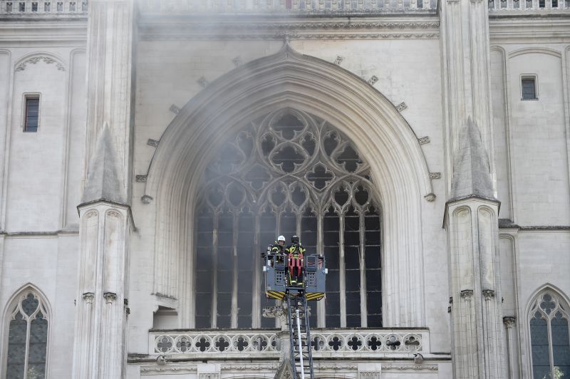 Lángol nantes-i székesegyház, megismétlődik a Notre Dame katasztrófája?