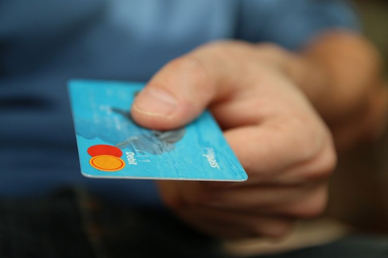 Az MNB megtartaná a kártyás fizetések 15 ezer forintig terjedő PIN-kód nélküli értékhatárát