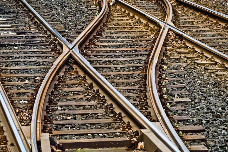 Leszakadt a vezeték, késnek a vonatok a Budapest-Újszász-Szolnok vonalon