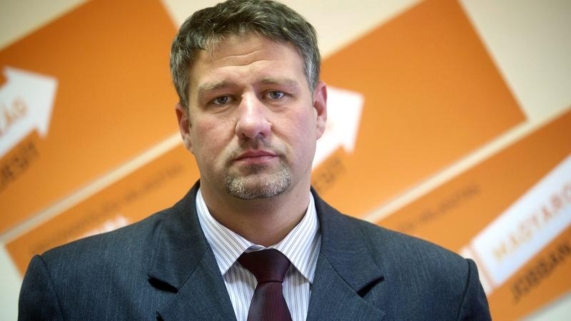 Kizárását kérik párttársai a költségvetési csalással vádolt fideszes képviselőnek
