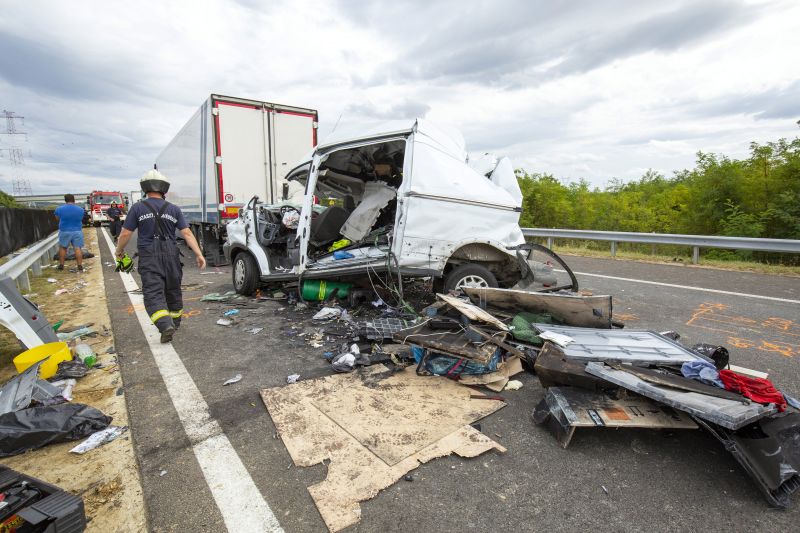 Tömegbaleset az M70-esen – öt kamion ütközött