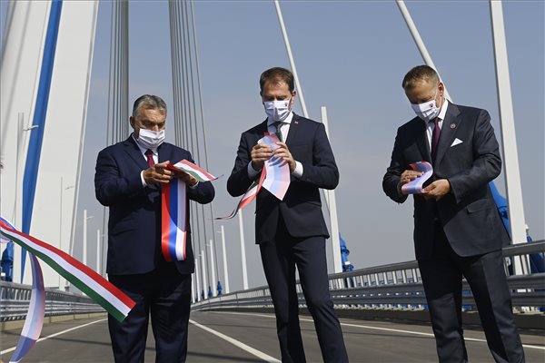 Nagy terveket ismertetett Orbán Viktor a Duna-híd átadáson