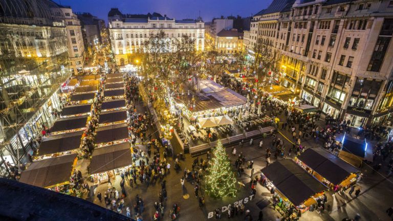 Ekkor tetőzhet nálunk a második hullám – hatással lesz a budapesti karácsonyi vásárra is