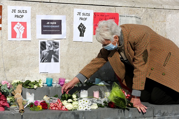 Tízezrek emlékeztek a francia nagyvárosokban a lefejezett tanárra