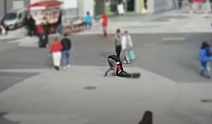 Fényes nappal fosztottak ki egy magatehetetlen férfit az Örs vezér téren – videó