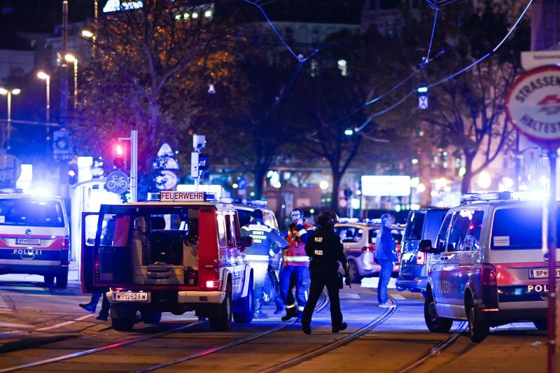 Terror Bécsben: a belügyminiszter iszlamista terrortámadásról beszél