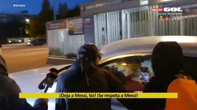 Elképesztő felvétel: megtámadták Griezmann autóját a Barcelona dühös szurkolói