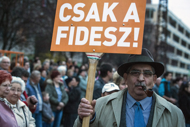Felmérés: a Fidesz félmillió szavazót vesztett, sok diplomás és fiatal csalódott Orbánékban