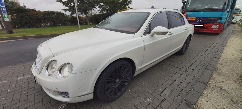 Egy nap alatt megtalálták a magyar rendőrök a dánok által körözött luxus Bentley-t