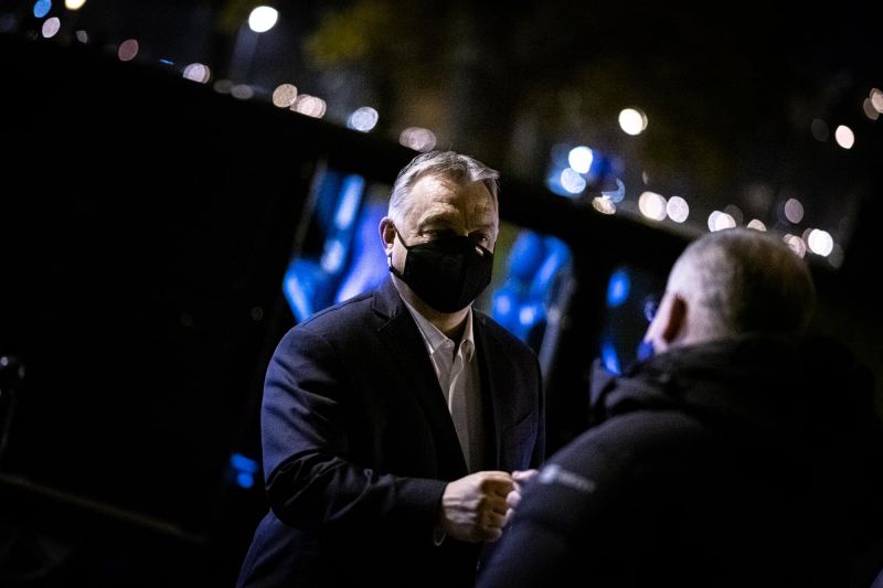 Orbán meglepetés-látogatáson a rendőrségen