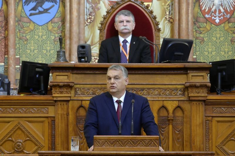 Orbán Viktor a különleges felhatalmazás meghosszabbítását kérte a Parlamentben