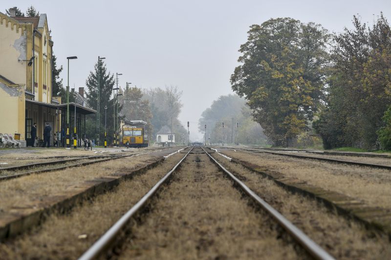 Halálra gázolt egy embert a Budapestre tartó vonat