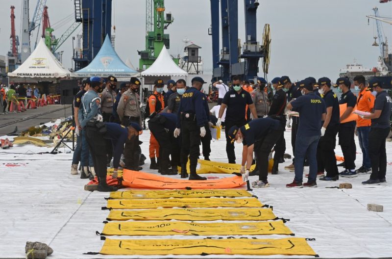 Megtalálták a szombaton lezuhant indonéz repülőgép maradványait