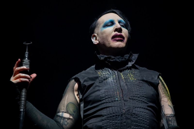 Marilyn Mansont kirúgta a kiadója, az énekes tagadja a szexuális zaklatás vádjait