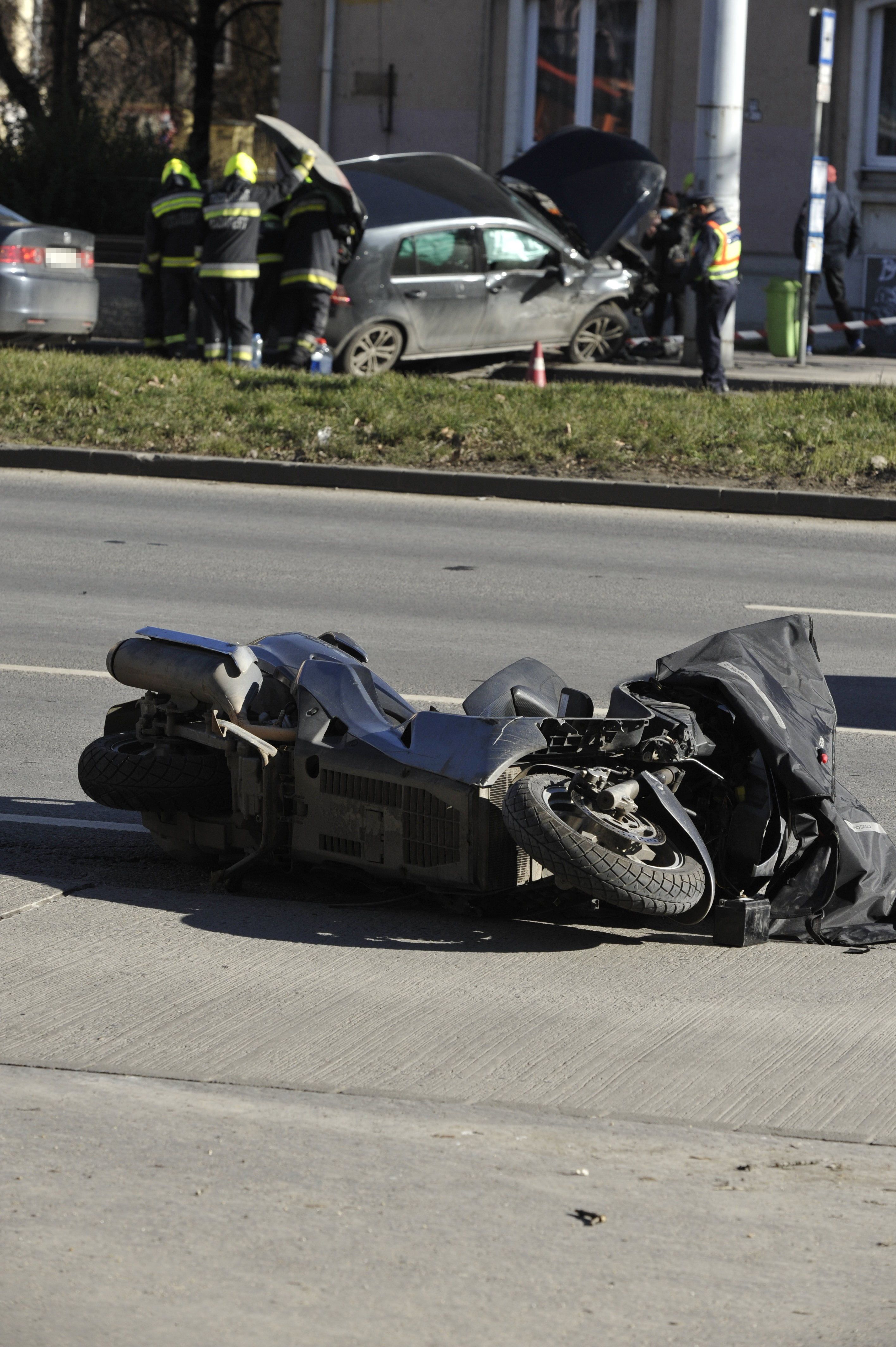Brutális motorbaleset történt Óbudán -képek