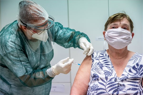 Immunológus: „Nem az a dilemma, hogy melyik vakcina lehet a jobb, hanem az, hogy van-e vagy nincs vakcina" 